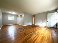 3 bed 1 bath - Ferguson - park like back yard