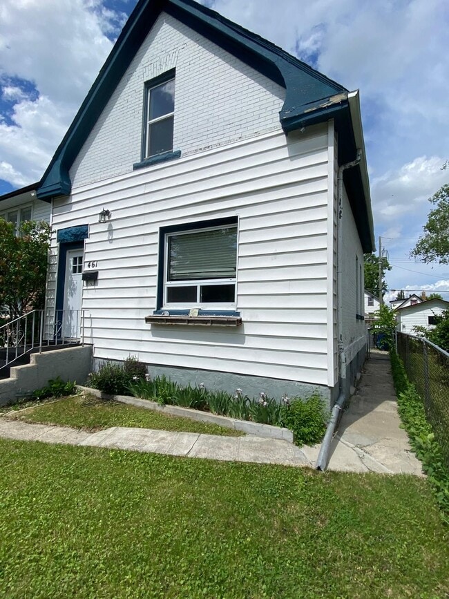 Building Photo - 461 Bannerman Ave