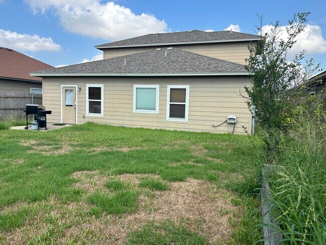 Building Photo - 3 br, 2.5 bath House - 2610 Las Brisas