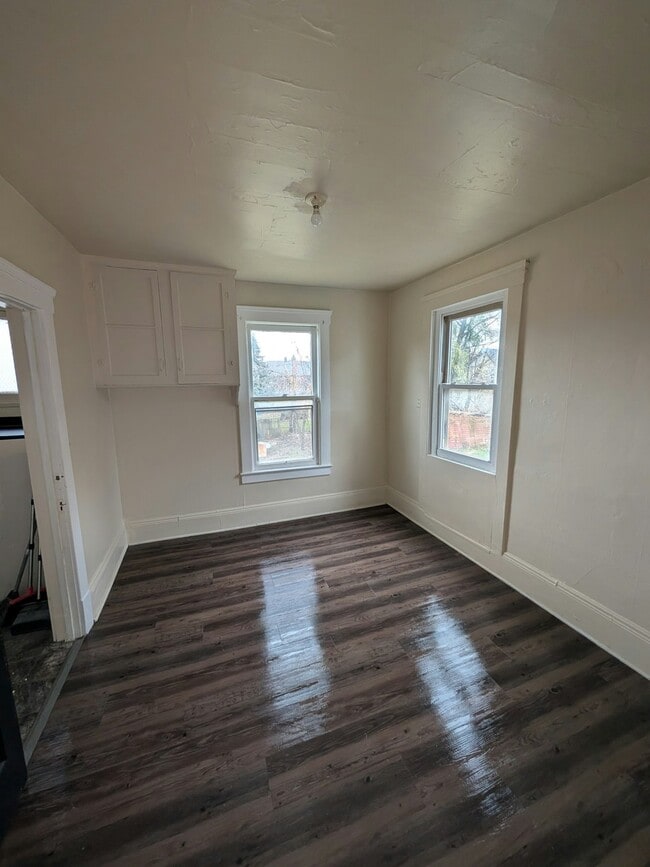 Building Photo - 1187 E 61st St