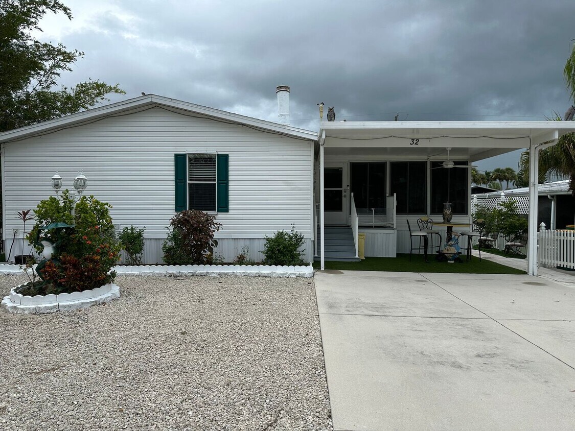 Foto principal - Spacious Naples Retreat – 3BR Single-Famil...