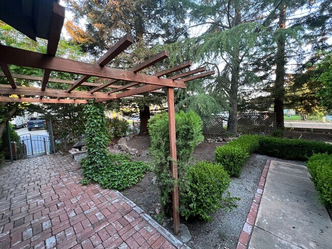 Foto del edificio - 2870 Higgins Rd