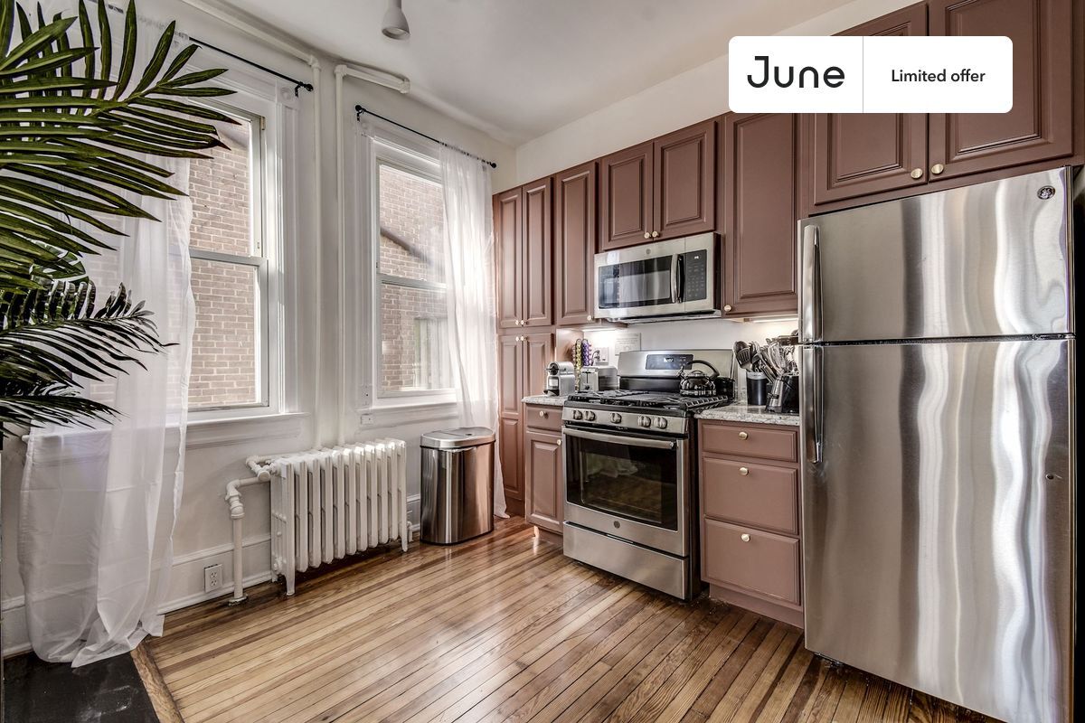 Foto principal - 922 I St SE