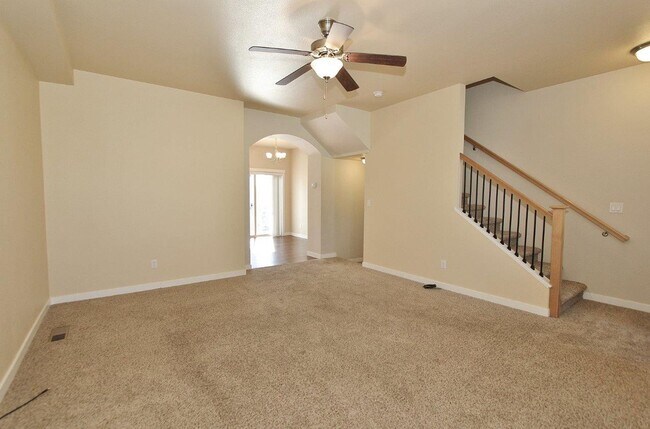 Building Photo - Immaculate Townhouse w/2 Car-Garage