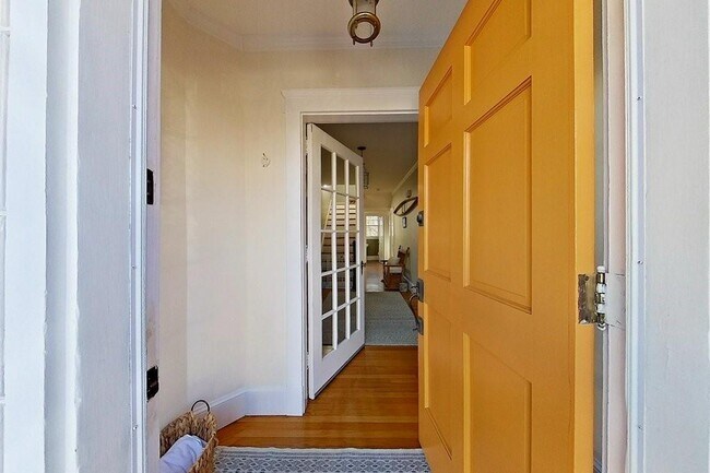 Foto del edificio - 27 Cranston Ave