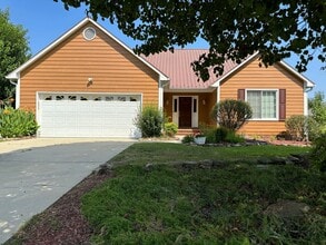 Building Photo - 1611 Majesty Dr