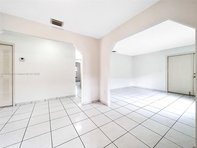 Building Photo - 3650 SW 27th St