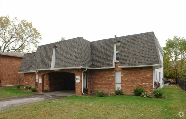 Building Photo - 695 Riverview Dr