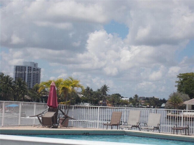 Foto del edificio - 3161 S Ocean Dr