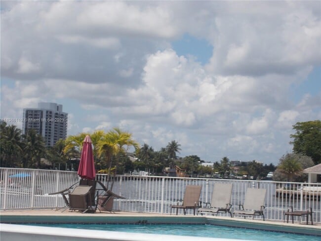 Building Photo - 3161 S Ocean Dr