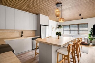 Building Photo - 1275 Marseille Dr