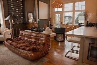 Building Photo - 11 S Mason St