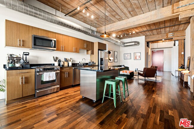 Foto del edificio - 530 S Hewitt St