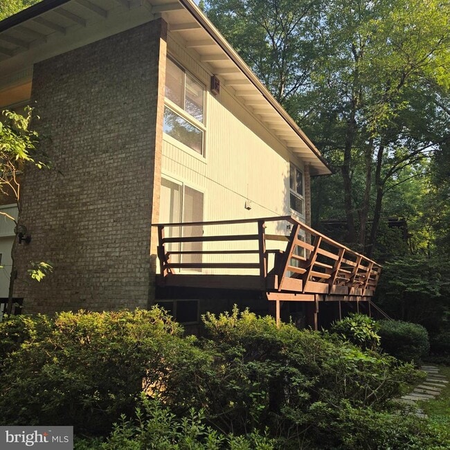 Building Photo - 10612 Crossing Creek Rd