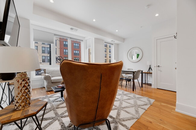 Foto del edificio - 904 H St NE