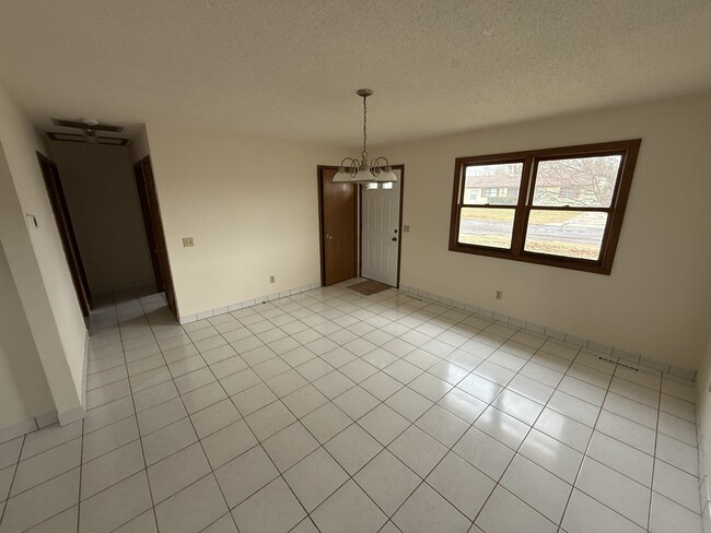 Building Photo - 8821 Sams Dr