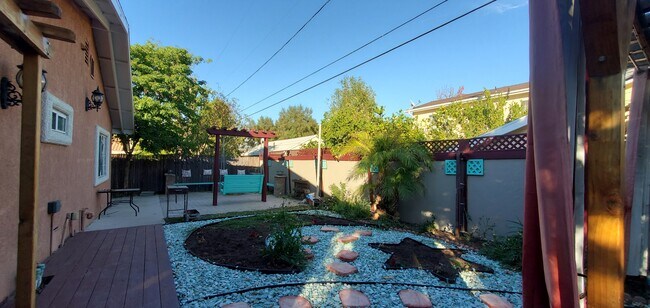 Building Photo - 5910 Yarmouth Ave