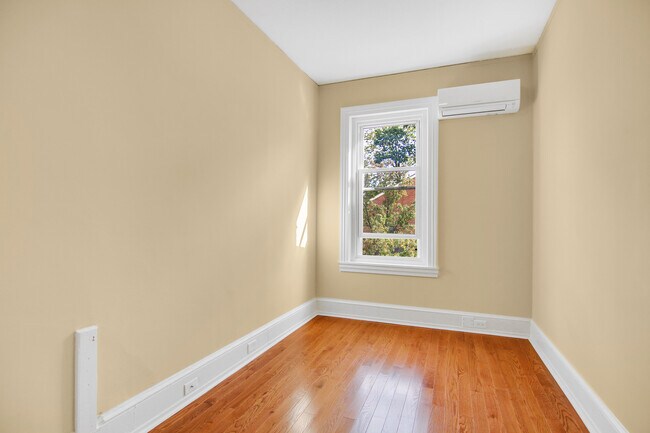 Bed Room - 400 N Church St