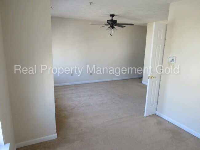 Foto del edificio - 46021 W Westbury Blvd