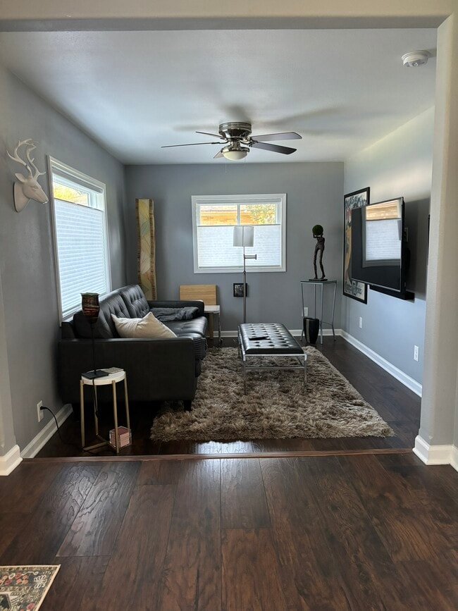 Family Room - 1445 N Breezeland Rd