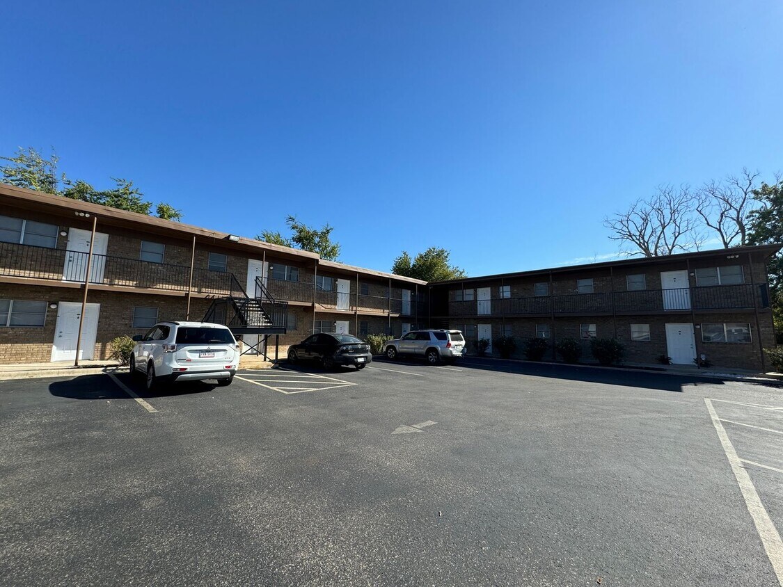 Foto principal - Eastgate Ridge Apartments-1020 N Gilmer (U...