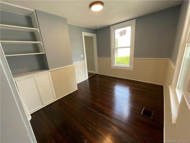 Building Photo - 477 Main St