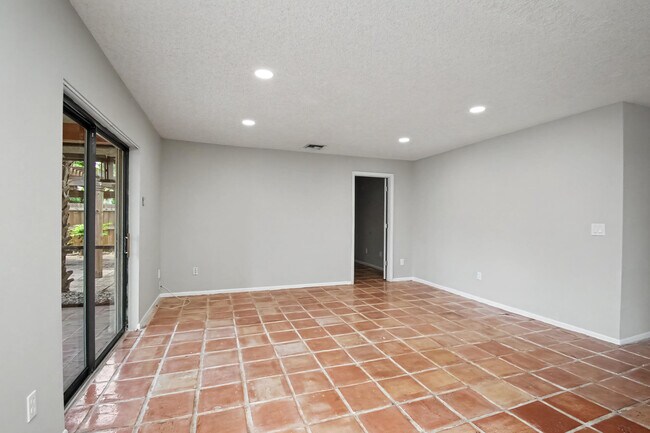 Building Photo - 7407 Silver Woods Ct