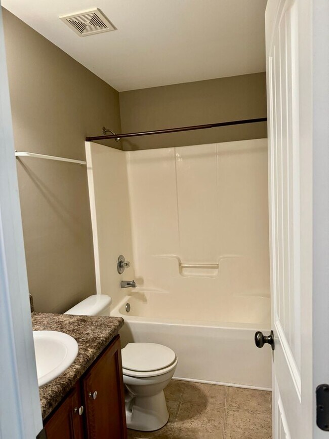 Foto del edificio - 2 bed, 2 bath townhome in Calera