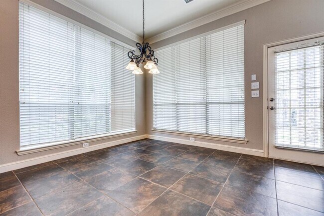 Foto del edificio - 7701 Thistledown Dr