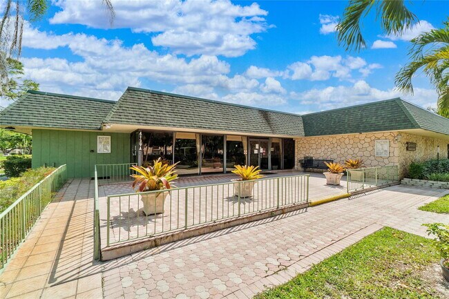 Building Photo - 4277 NW 89th Ave