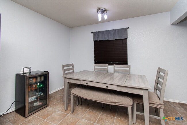 Building Photo - 3309 Lorena Dr