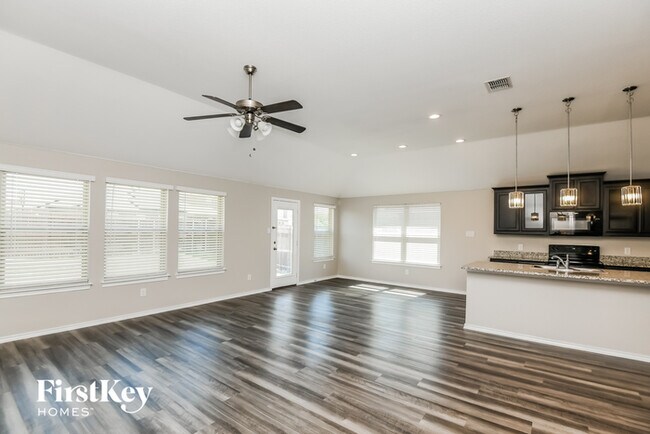 Foto del edificio - 3116 Montego Bay Ln