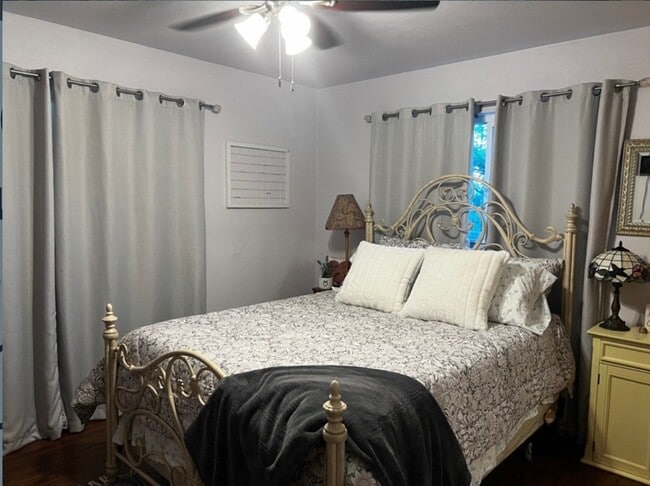 Building Photo - 2 W Campus Ave.