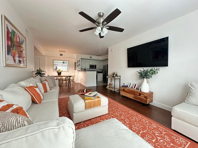 Building Photo - 720 S Sapodilla Ave