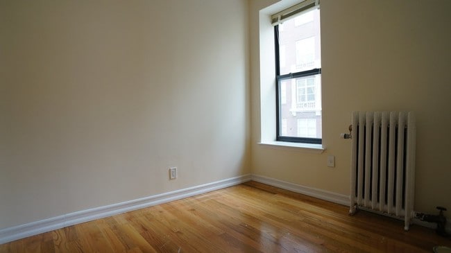 Building Photo - 150 E 87th St