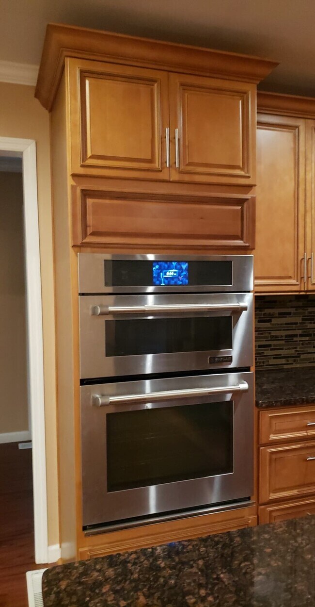 Double oven. Top oven is also a microwave. Touchscreen controlled. - 207 Marietta Dr