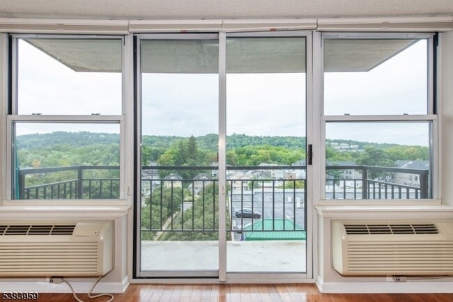 Photo - 300 Main St House