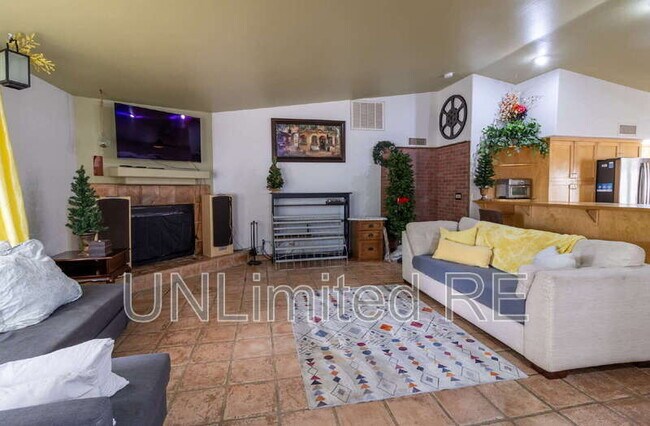 Foto del edificio - 3565 N Manor Rd