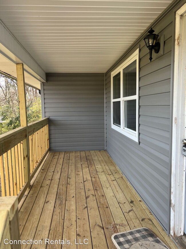 Building Photo - 3 br, 1 bath House - 309 Varnell Cedar St