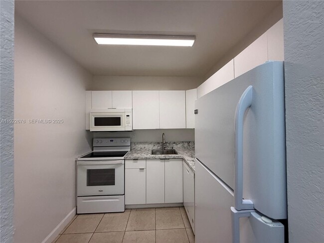 Foto del edificio - 10900 SW 104th St