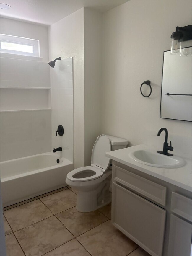 Foto del edificio - Updated 3 bed 2 bath home in Ceres