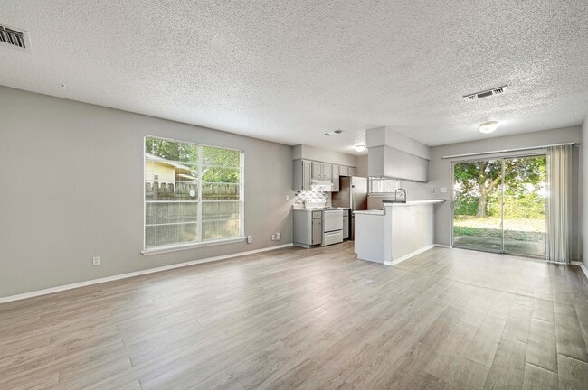 Building Photo - 2105 Darwin Dr