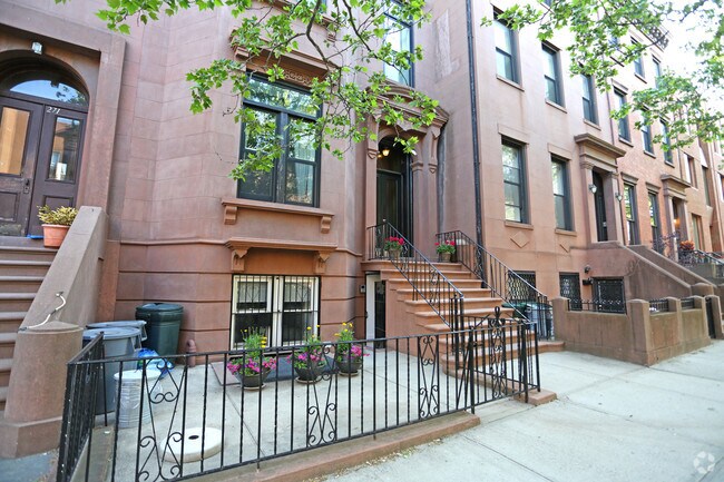 Building Photo - 273 Union St