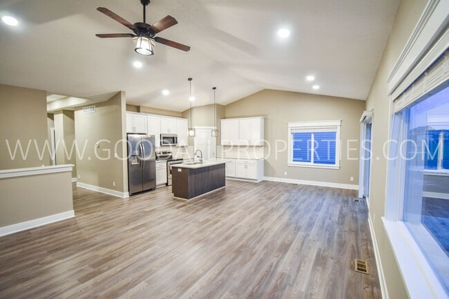 Building Photo - 4 Bedroom Ranch in Clive with finished Bas...