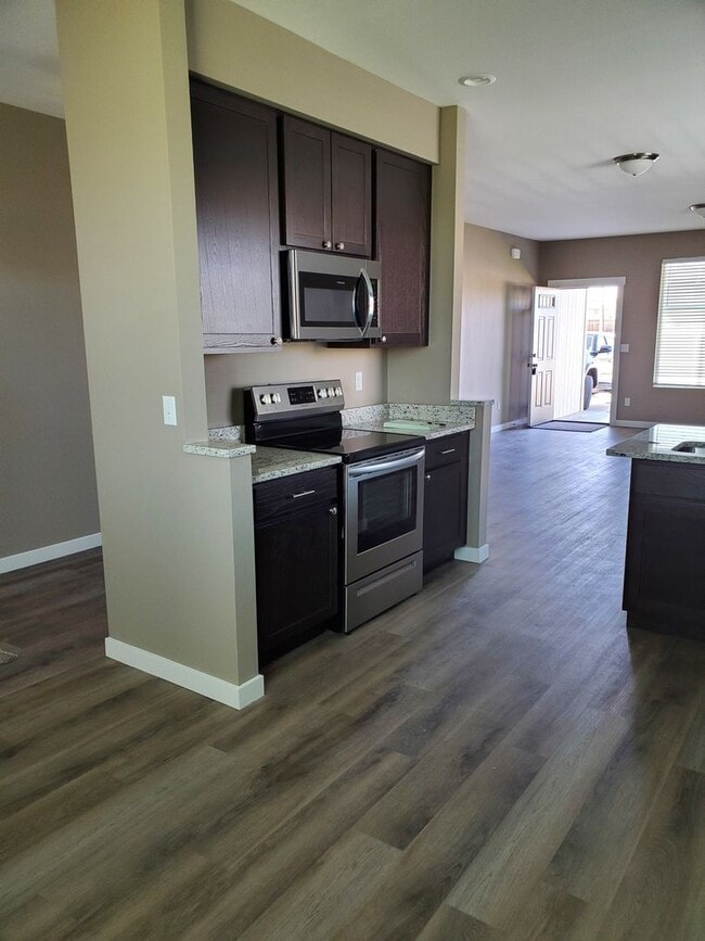 Foto del edificio - Newer Home with Garage & Fenced Yard
