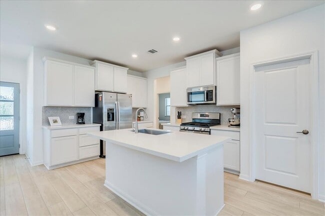Building Photo - 802 Papaya Dr