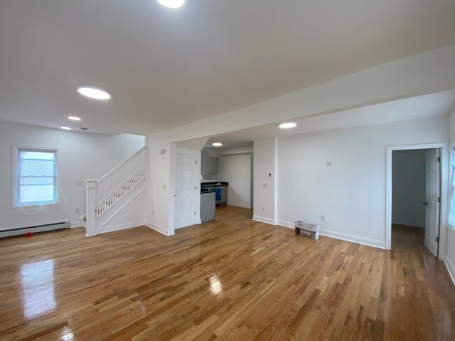 Building Photo - 1423 7th Ave