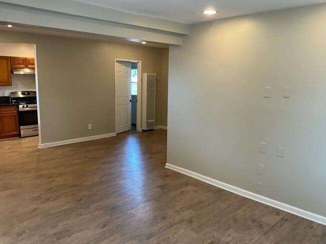 Building Photo - 7516 Cartwright Ave
