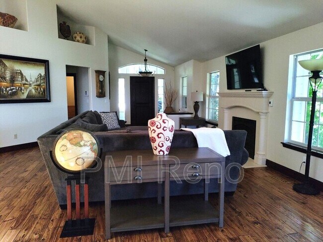 Building Photo - 6101 Carriage House Way