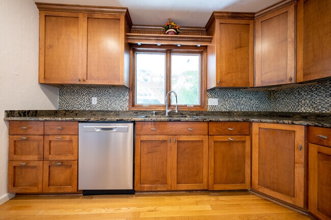 Foto del edificio - 6624 Southcrest Dr